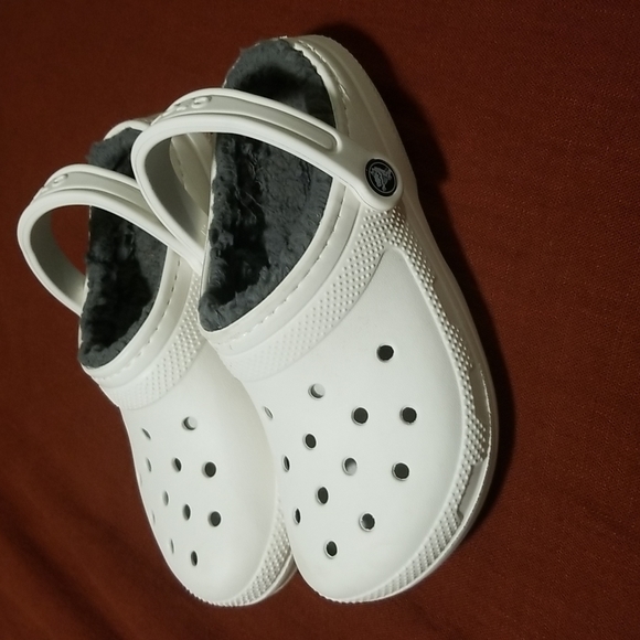 White crocs with grey fur inside - Picture 3 of 4